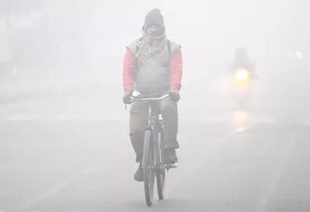 नए साल के पहले दिन भी एनसीआर की हवा ‘जहरीली’, हल्की बारिश से राहत की उम्मीद, आगे बढ़ेगी ठंड नए साल के पहले दिन भी एनसीआर की हवा ‘जहरीली’, हल्की बारिश से राहत की उम्मीद, आगे बढ़ेगी ठंड