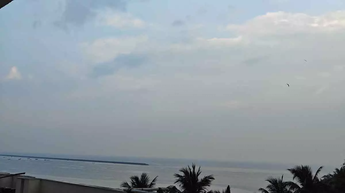 Mumbai : शहर में अचानक बारिश हुई, बाद में आसमान साफ; एयर क्वालिटी में सुधार Mumbai : शहर में अचानक बारिश हुई, बाद में आसमान साफ; एयर क्वालिटी में सुधार