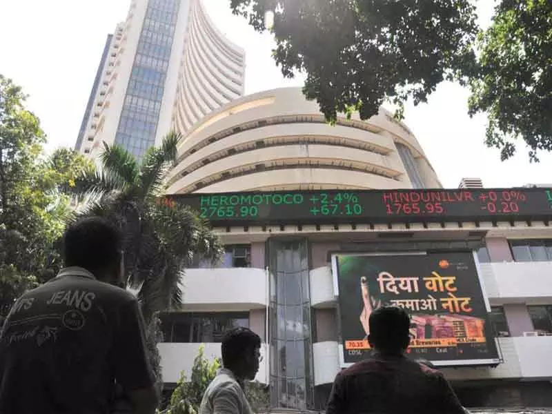 निफ्टी, सेंसेक्स मामूली बढ़त के साथ 2026 का स्वागत, ग्लोबल छुट्टियों के कारण सेशन शांत रहेगा निफ्टी, सेंसेक्स मामूली बढ़त के साथ 2026 का स्वागत, ग्लोबल छुट्टियों के कारण सेशन शांत रहेगा