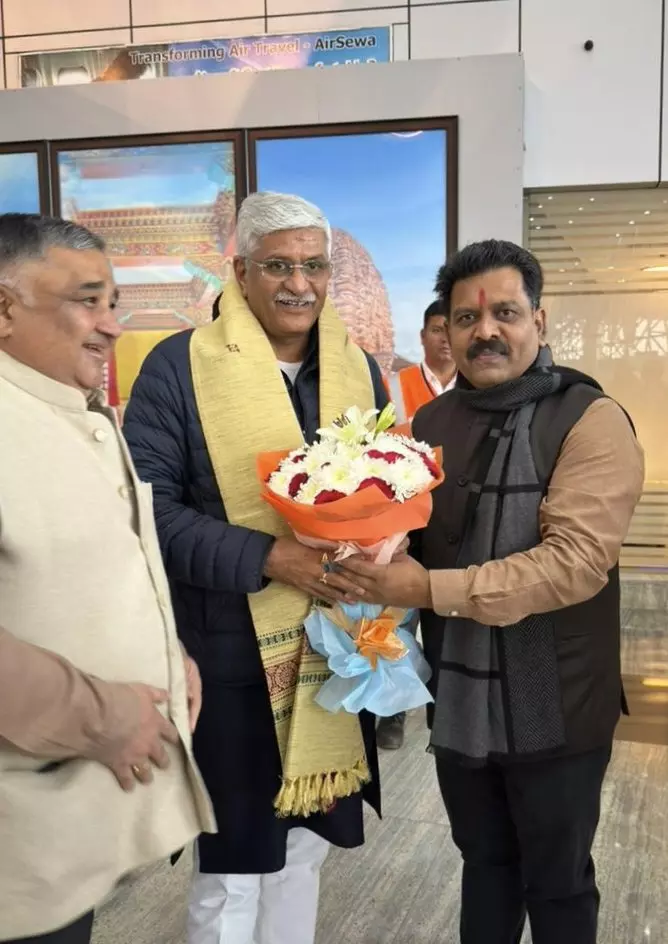 केंद्रीय मंत्री गजेन्द्र सिंह शेखावत का रायपुर एयरपोर्ट में भव्य स्वागत केंद्रीय मंत्री गजेन्द्र सिंह शेखावत का रायपुर एयरपोर्ट में भव्य स्वागत