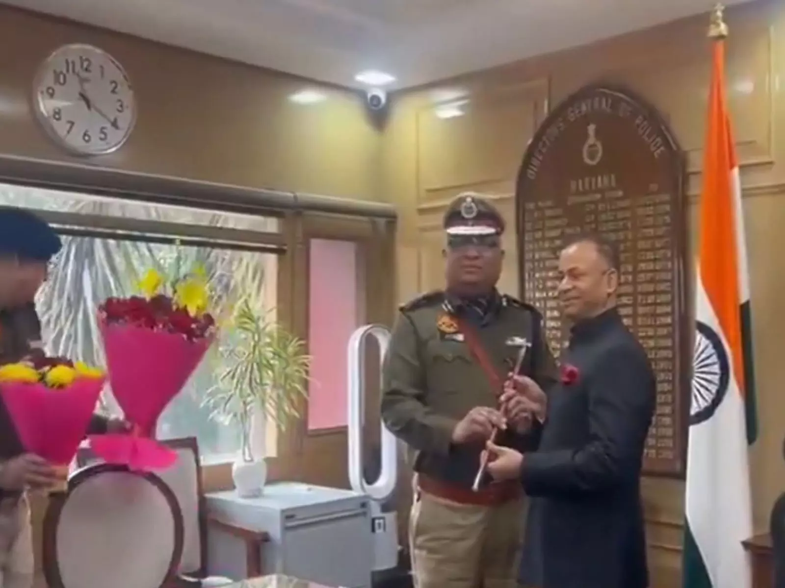 अजय सिंघल ने हरियाणा के DGP का पदभार संभाला, OP सिंह ने विदाई ली अजय सिंघल ने हरियाणा के DGP का पदभार संभाला, OP सिंह ने विदाई ली