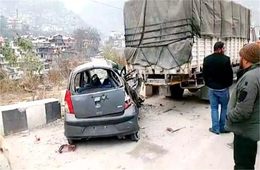 Himachal: जश्न मातम में बदला, सड़क हादसे में 3 दोस्तों की माैत, 1 घायल Himachal: जश्न मातम में बदला, सड़क हादसे में 3 दोस्तों की माैत, 1 घायल