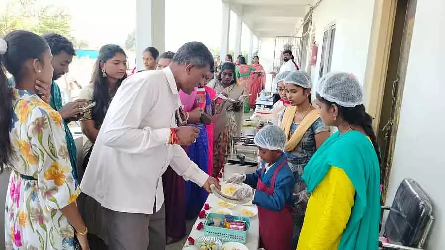 Karnataka : तवारेकेरे में बच्चों का फ़ूड मेला Karnataka : तवारेकेरे में बच्चों का फ़ूड मेला