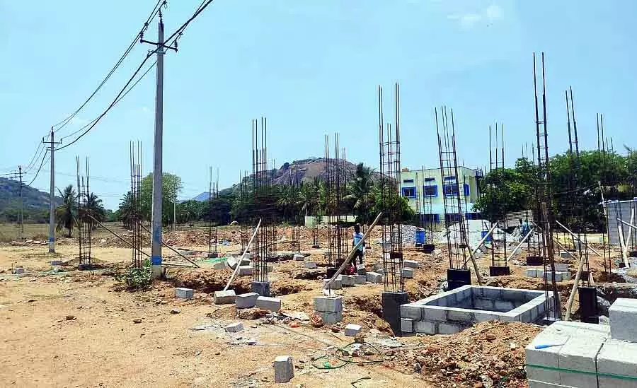 Kanakapura : अवैध निर्माण कार्य रोकने के लिए जिला कलेक्टर से शिकायत Kanakapura : अवैध निर्माण कार्य रोकने के लिए जिला कलेक्टर से शिकायत