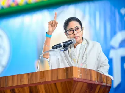 TMC स्थापना दिवस: सीएम बनर्जी ने लोकतंत्र की रक्षा का संकल्प दोहराया TMC स्थापना दिवस: सीएम बनर्जी ने लोकतंत्र की रक्षा का संकल्प दोहराया