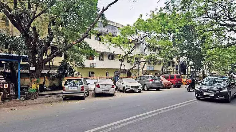 Anna Nagar में पेड पार्किंग प्लान में कमियों की वजह से लोग परेशान हैं Anna Nagar में पेड पार्किंग प्लान में कमियों की वजह से लोग परेशान हैं