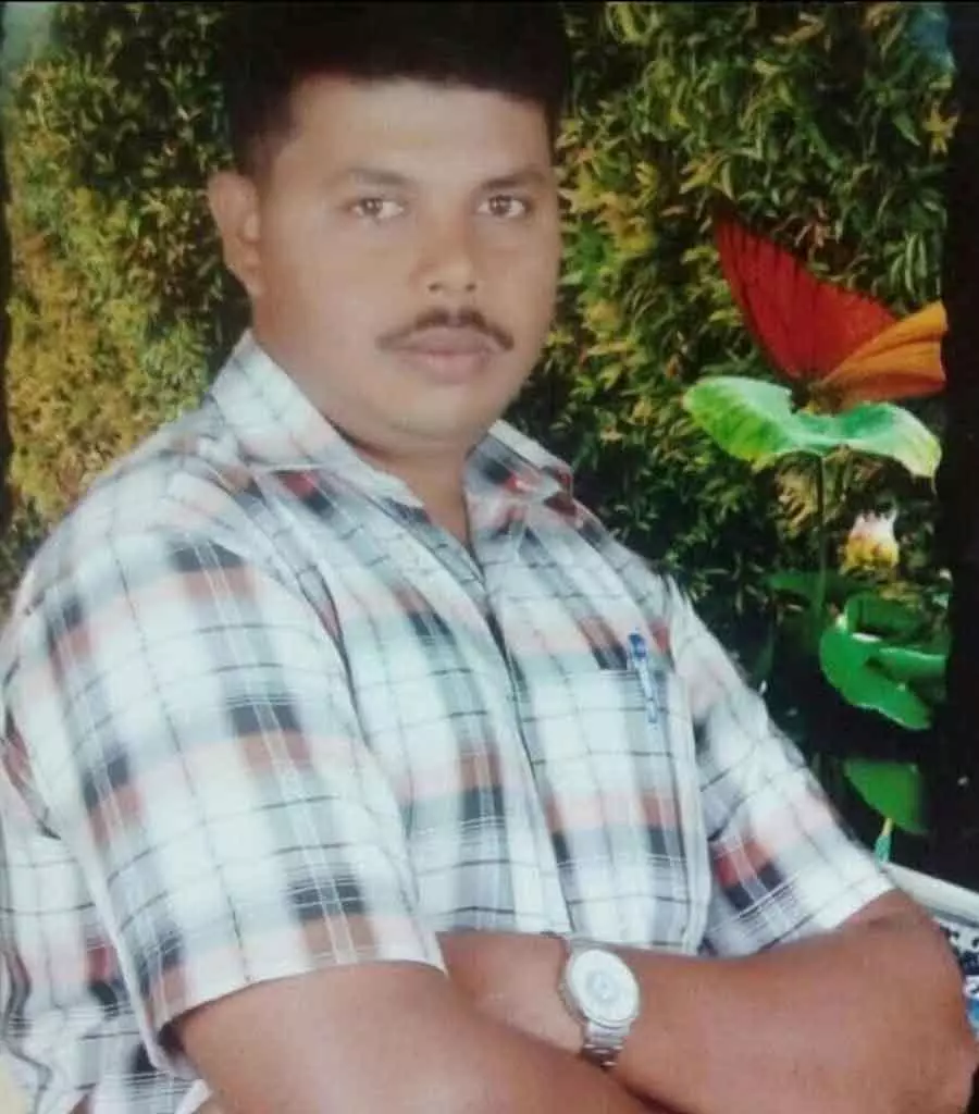 Karnataka ; डिश फिटिंग का काम कर रहे एक मज़दूर की छत से गिरकर मौत हो गई Karnataka ; डिश फिटिंग का काम कर रहे एक मज़दूर की छत से गिरकर मौत हो गई