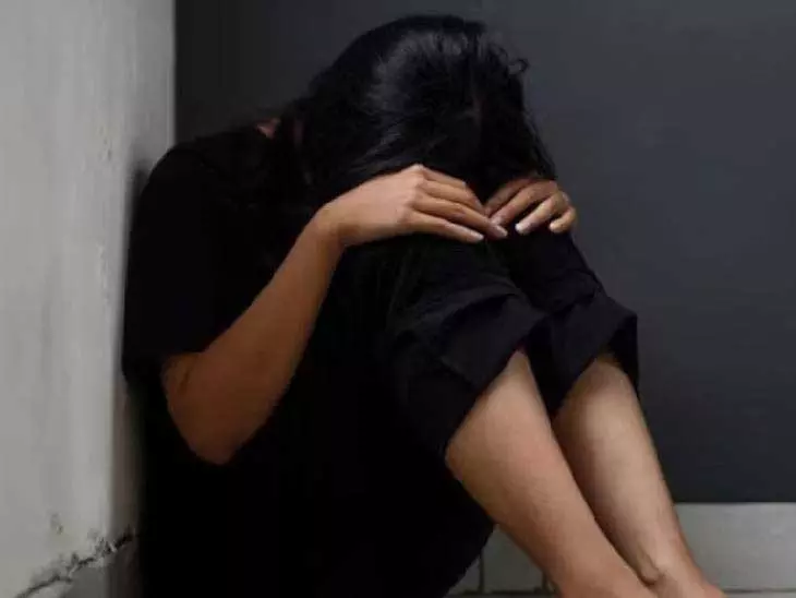 इंटर्न डॉक्टर पर शादी का झांसा देकर संबंध बनाने का आरोप, पीड़िता ने किया ये खुलासा इंटर्न डॉक्टर पर शादी का झांसा देकर संबंध बनाने का आरोप, पीड़िता ने किया ये खुलासा