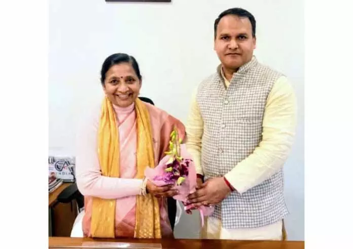 Sunil Prajapati ने राज्य मंत्री नीमूबेन बांभानिया से मुलाकात की Sunil Prajapati ने राज्य मंत्री नीमूबेन बांभानिया से मुलाकात की