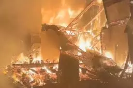 Srinagar: कश्मीर में आग लगने की लगातार घटनाओं से प्रशासन सतर्क Srinagar: कश्मीर में आग लगने की लगातार घटनाओं से प्रशासन सतर्क