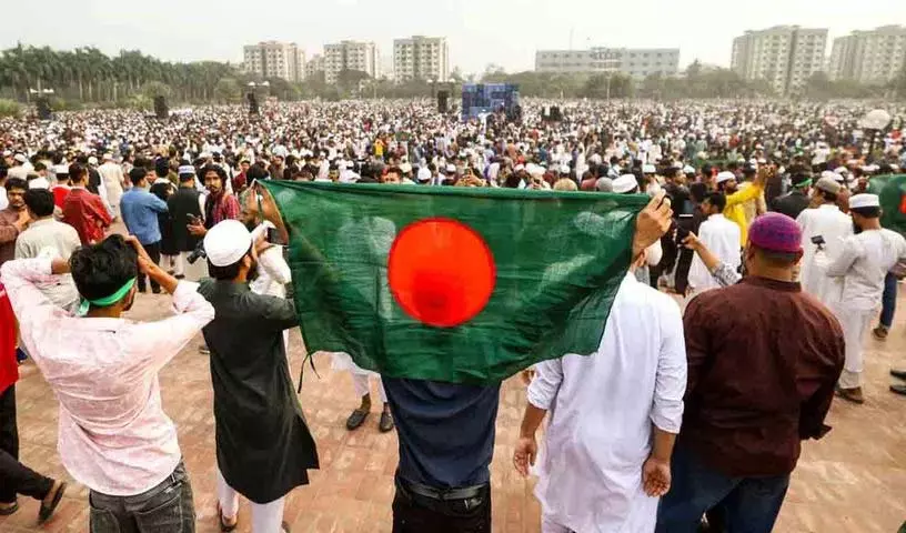 Bangladesh में भीड़ ने हिंदू व्यक्ति पर हमला कर उसे आग के हवाले कर दिया Bangladesh में भीड़ ने हिंदू व्यक्ति पर हमला कर उसे आग के हवाले कर दिया