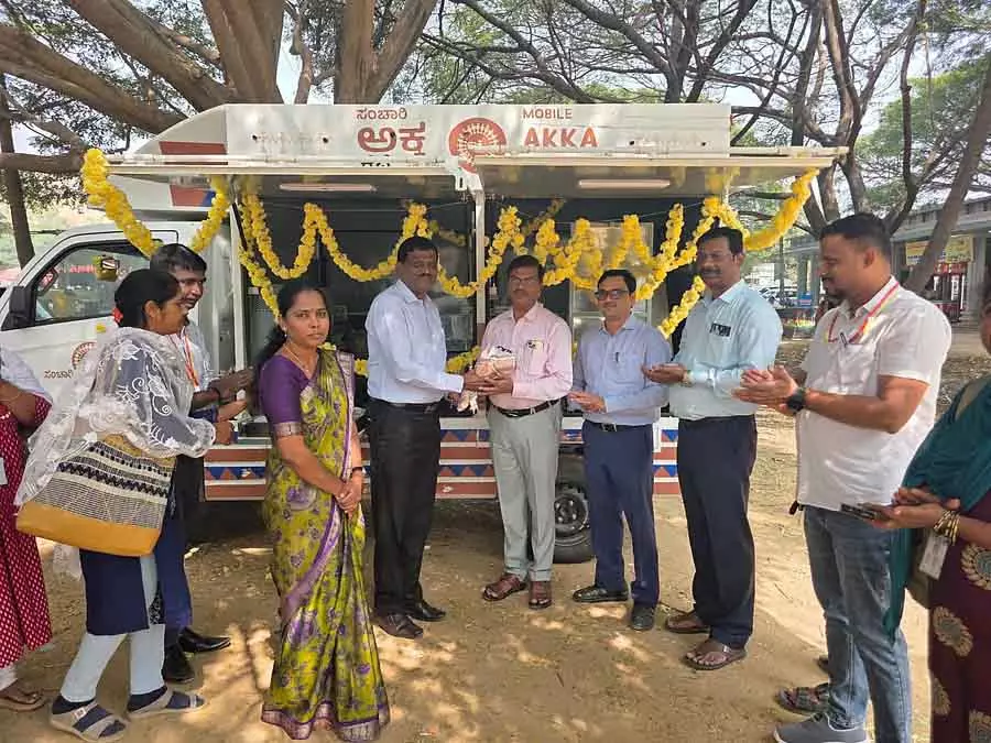 Vijayanagar : मोबाइल सिस्टर कैंटीन शुरू Vijayanagar : मोबाइल सिस्टर कैंटीन शुरू