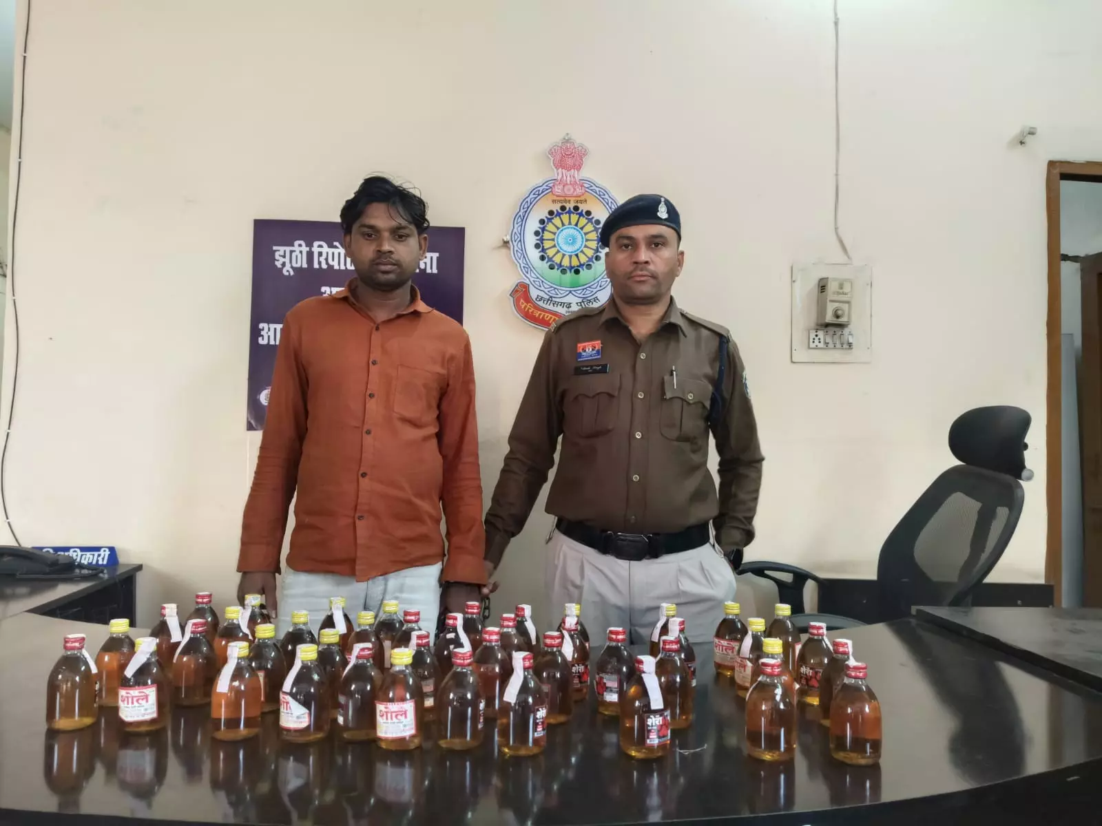 हीरानगर में शराब कोचिया गिरफ्तार हीरानगर में शराब कोचिया गिरफ्तार