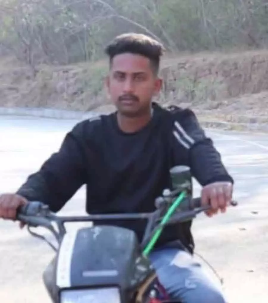 Nanjangud : एक युवक का शव उसकी बाइक के साथ जला हुआ मिला Nanjangud : एक युवक का शव उसकी बाइक के साथ जला हुआ मिला