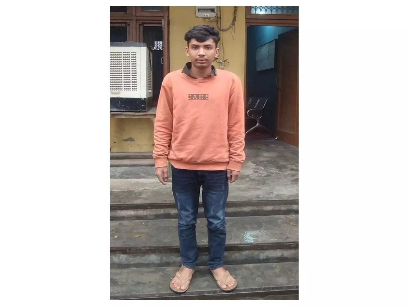 जम्मू-कश्मीर: BSF ने 19 वर्षीय बांग्लादेशी नागरिक को हिरासत में लिया, पूछताछ जारी जम्मू-कश्मीर: BSF ने 19 वर्षीय बांग्लादेशी नागरिक को हिरासत में लिया, पूछताछ जारी