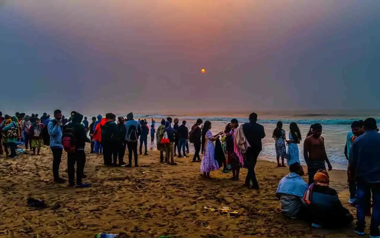 Odisha ने आस्था, उत्साह और नए संकल्पों के साथ नए साल 2026 का स्वागत किया Odisha ने आस्था, उत्साह और नए संकल्पों के साथ नए साल 2026 का स्वागत किया