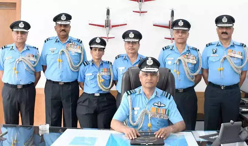 एयर मार्शल सीतापल्ली श्रीनिवास ने ट्रेनिंग कमांड के AOC-इन-सी का पद संभाला एयर मार्शल सीतापल्ली श्रीनिवास ने ट्रेनिंग कमांड के AOC-इन-सी का पद संभाला