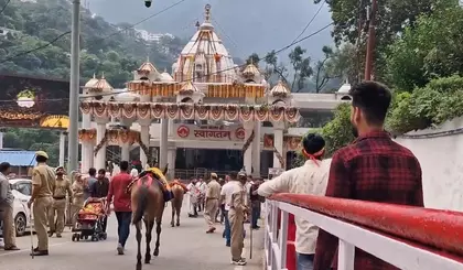 वैष्णो देवी में भारी भीड़, रजिस्ट्रेशन अस्थायी रूप से रोका गया वैष्णो देवी में भारी भीड़, रजिस्ट्रेशन अस्थायी रूप से रोका गया