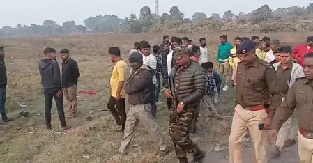 युवकों ने अंधाधुंध फायरिंग कर फैलाई दहशत, छापेमारी कर रही पुलिस युवकों ने अंधाधुंध फायरिंग कर फैलाई दहशत, छापेमारी कर रही पुलिस