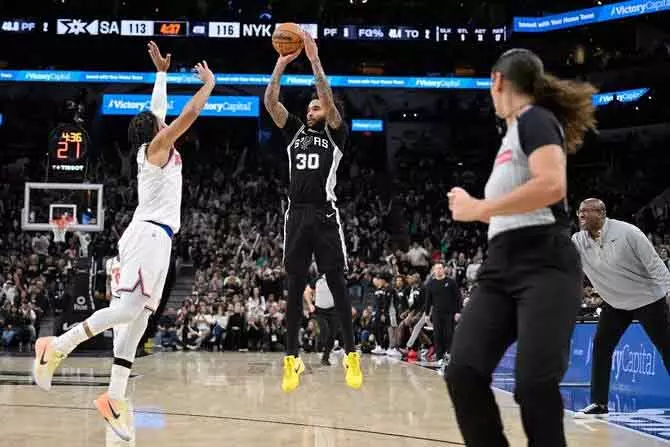 NBA रोमांच: वेम्बान्यामा के 31 पॉइंट्स और शैंपेनी के 11 थ्री-पॉइंटर्स से जीता स्पर्स NBA रोमांच: वेम्बान्यामा के 31 पॉइंट्स और शैंपेनी के 11 थ्री-पॉइंटर्स से जीता स्पर्स