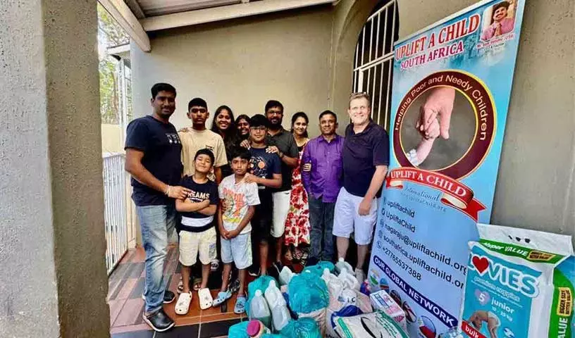 Gurrala Nagaraju परिवार ने अनाथालय को सामान और चीजें दान कीं Gurrala Nagaraju परिवार ने अनाथालय को सामान और चीजें दान कीं