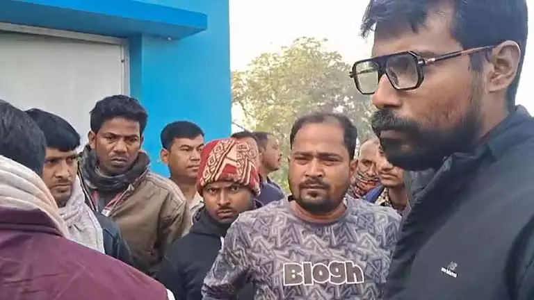 Dubrajpur में झंडा फहराने को लेकर तृणमूल गुटीय संघर्ष Dubrajpur में झंडा फहराने को लेकर तृणमूल गुटीय संघर्ष