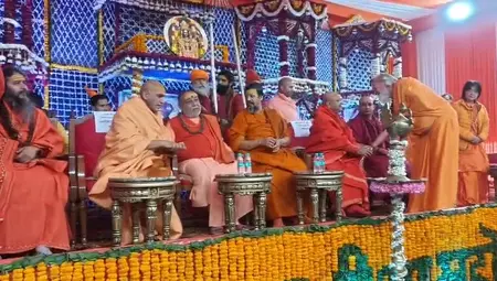 निरंजन पीठाधीश्वर स्वामी कैलाशानंद गिरी का संन्यास दीक्षा और अवतरण दिवस मनाया गया निरंजन पीठाधीश्वर स्वामी कैलाशानंद गिरी का संन्यास दीक्षा और अवतरण दिवस मनाया गया
