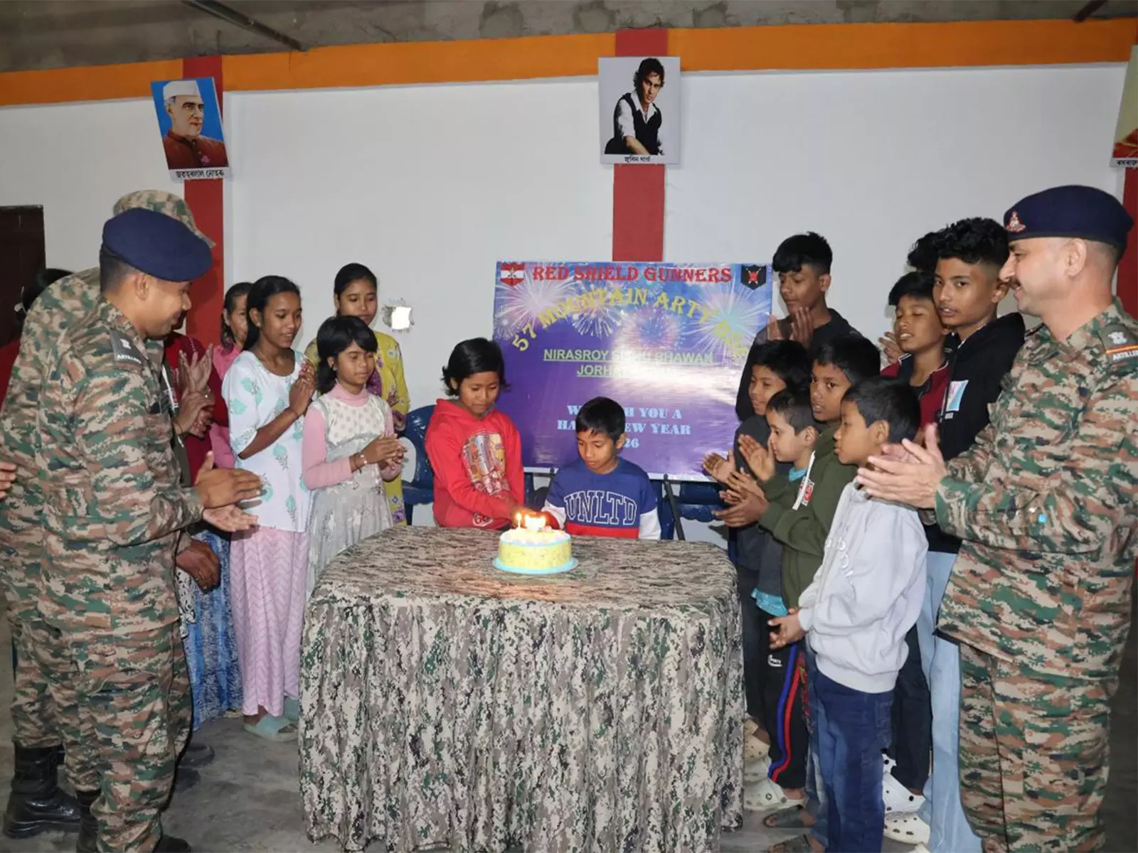 भारतीय सेना ने Jorhat के निरसोई शिशु भवन के बच्चों के साथ नव वर्ष 2026 का जश्न मनाया भारतीय सेना ने Jorhat के निरसोई शिशु भवन के बच्चों के साथ नव वर्ष 2026 का जश्न मनाया