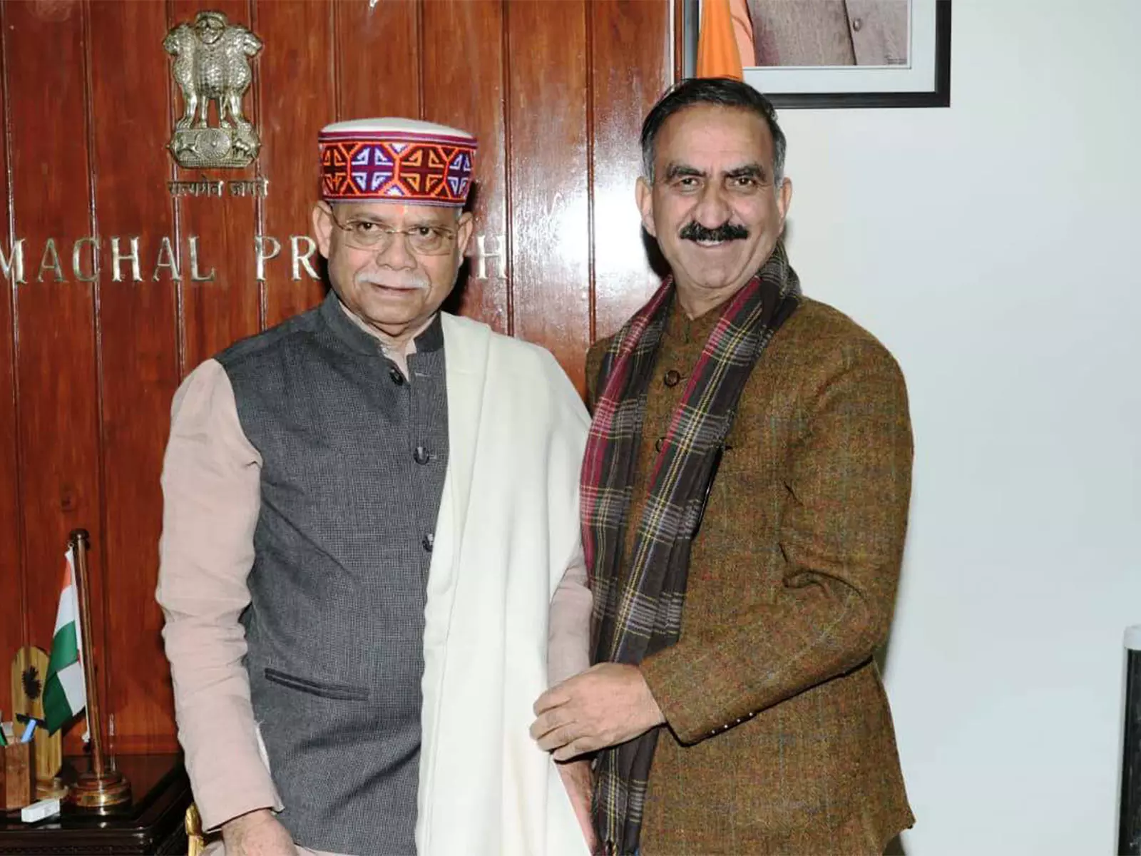 CM सुखु ने राज्यपाल शिव प्रताप शुक्ला से नव वर्ष की शुभकामनाओं का आदान-प्रदान किया CM सुखु ने राज्यपाल शिव प्रताप शुक्ला से नव वर्ष की शुभकामनाओं का आदान-प्रदान किया