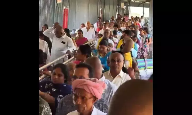 Tirumala में नए साल पर भक्ति का माहौल, तीर्थयात्रियों ने मौज-मस्ती के बजाय प्रार्थना को चुना