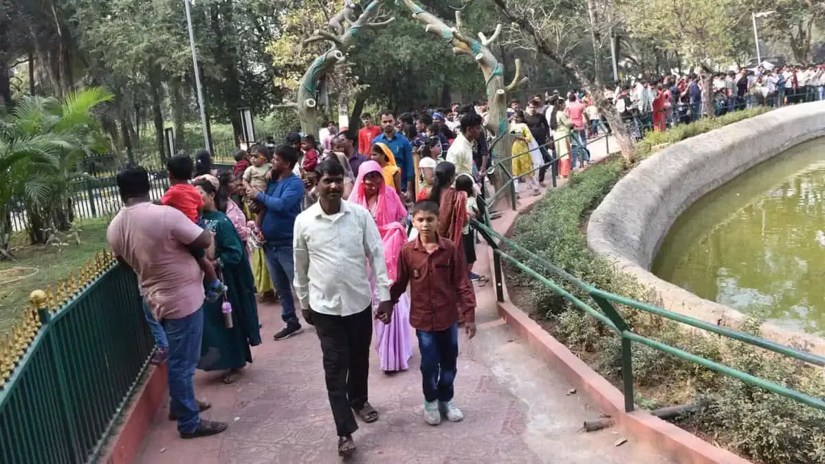 Hyderabad: नए साल के दिन हैदराबाद चिड़ियाघर में 25 हज़ार से ज़्यादा विज़िटर आए