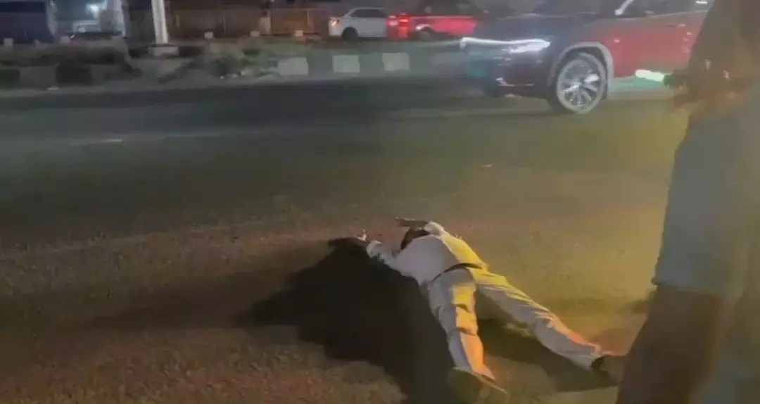 NY स्टोरीज़: ड्राइवर जिसने कपड़े फाड़े, रहस्यमयी आदमी जो गायब हो गया
