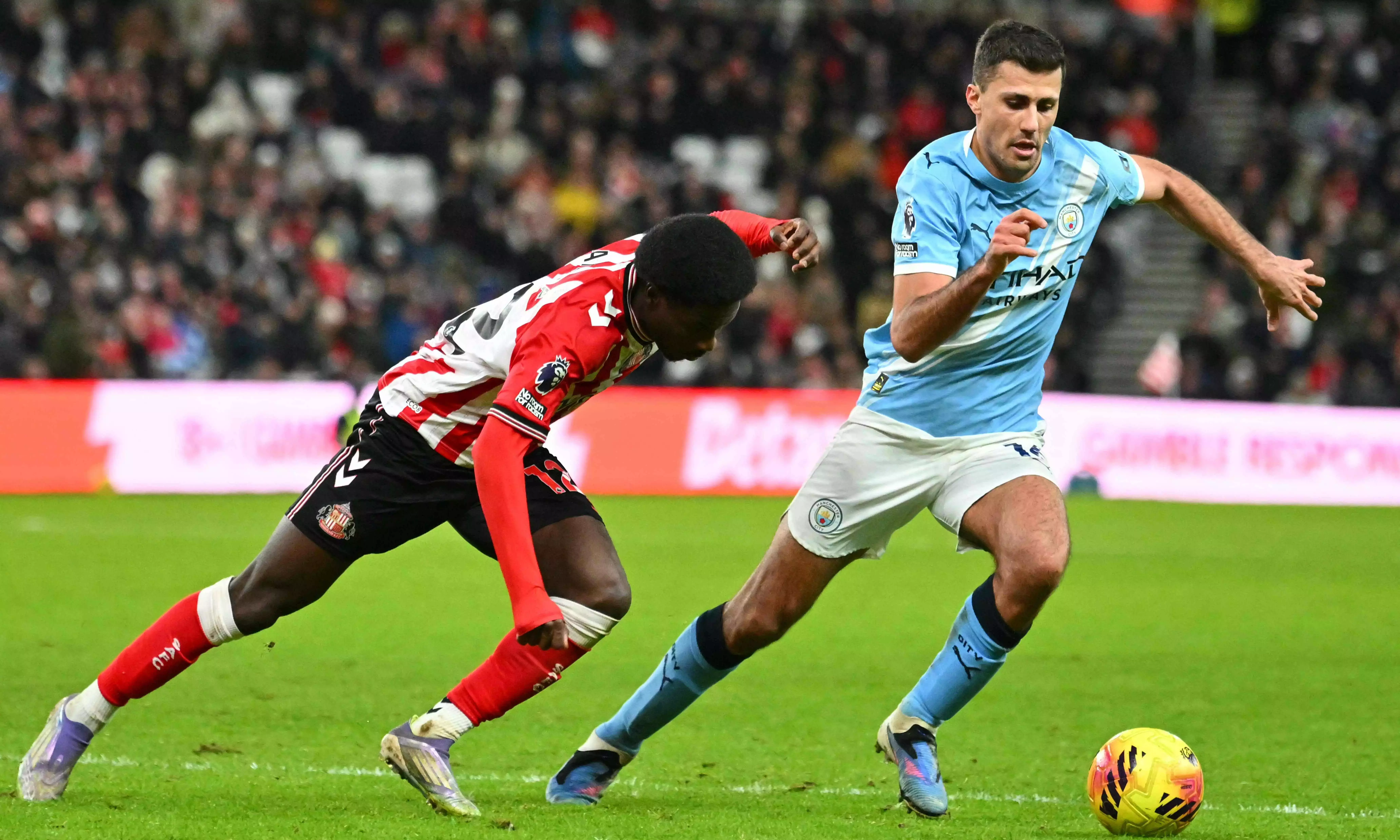 Manchester सिटी और लिवरपूल के बीच 0-0 से ड्रॉ हुआ, जिससे आर्सेनल को 4 पॉइंट की बढ़त मिली Manchester सिटी और लिवरपूल के बीच 0-0 से ड्रॉ हुआ, जिससे आर्सेनल को 4 पॉइंट की बढ़त मिली