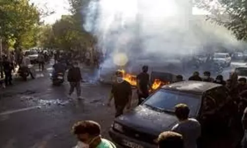 Iran:खाना पानी के लिए मचा है हाहाकार, सड़कों पर बिछ गईं हैं लाशें Iran:खाना पानी के लिए मचा है हाहाकार, सड़कों पर बिछ गईं हैं लाशें