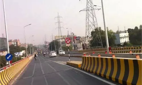 Jalandhar : बी.एम.सी. चौक फ्लाईओवर पर ट्रक-कार की टक्कर, बड़ा हादसा टला Jalandhar : बी.एम.सी. चौक फ्लाईओवर पर ट्रक-कार की टक्कर, बड़ा हादसा टला