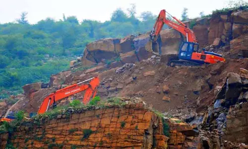 माइनिंग माफिया ने Aravalli में अवैध सड़क के लिए 1 करोड़ की रिश्वत दी: चार्जशीट माइनिंग माफिया ने Aravalli में अवैध सड़क के लिए 1 करोड़ की रिश्वत दी: चार्जशीट