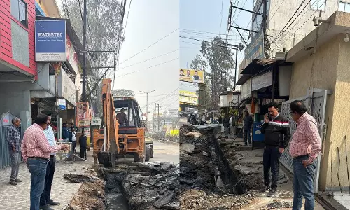 रायपुरा चौक से महादेव घाट मार्ग में 50 पाटों को निगम ने तोड़ा, नाली कब्जा मुक्त कराया रायपुरा चौक से महादेव घाट मार्ग में 50 पाटों को निगम ने तोड़ा, नाली कब्जा मुक्त कराया