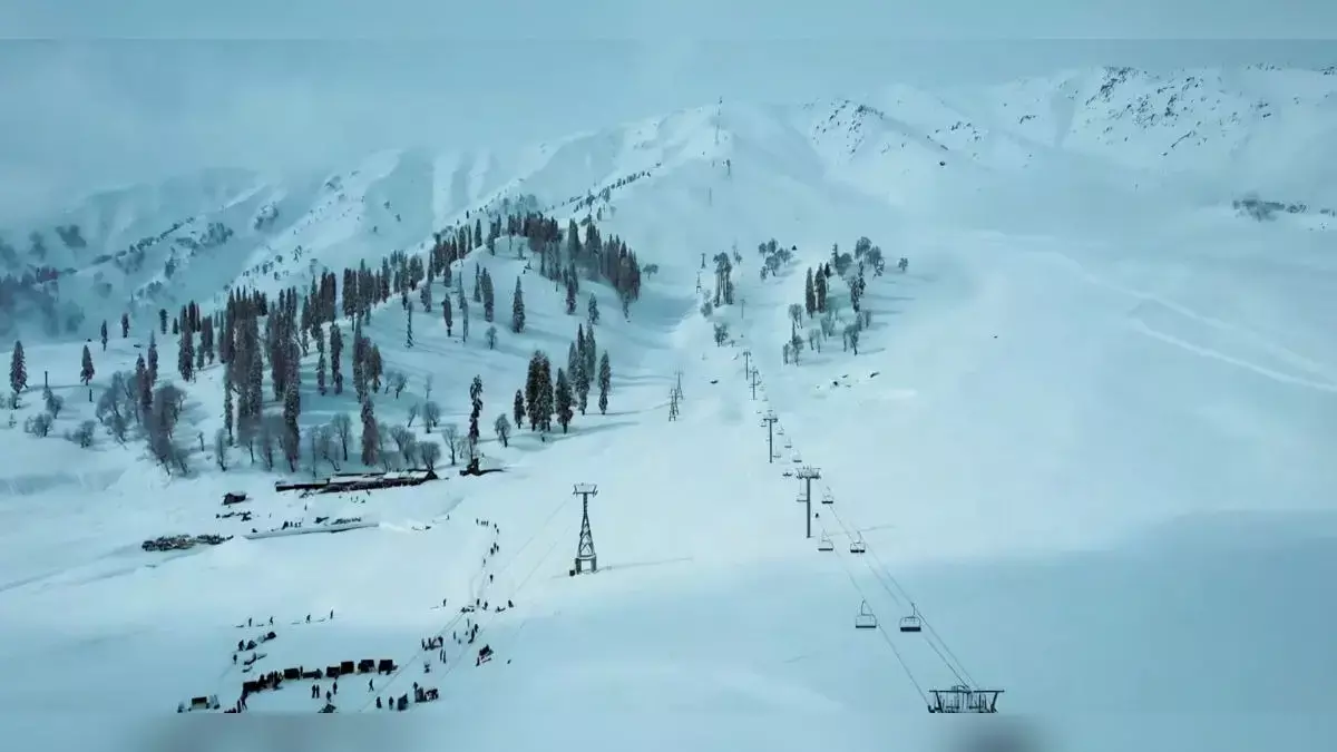 Kashmir : कश्मीर में नए साल के जश्न में रिकॉर्ड भीड़ उमड़ी