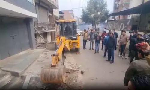 पत्थरबाजी की घटना के बाद प्रशासन ने बुलडोजर एक्शन लिया