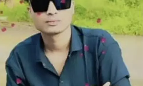 कॉलेज के पास युवक की सड़क हादसे में मौत, एक अन्य घायल रायपुर रिफर