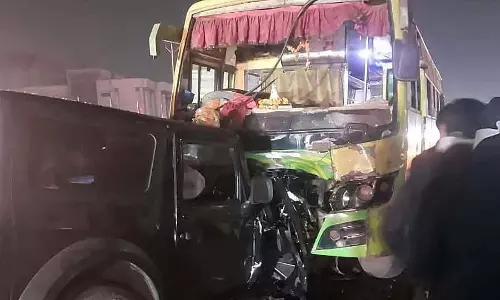 Indore : SUV-बस की आमने-सामने टक्कर में 28 साल के युवक की मौत, दोस्त घायल