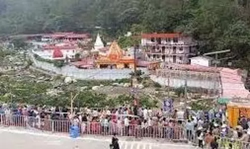 Nainital: नए साल पर कैंची धाम में श्रद्धालुओं का सैलाब Nainital: नए साल पर कैंची धाम में श्रद्धालुओं का सैलाब