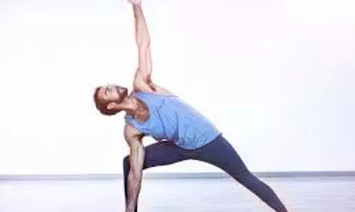 Yoga:आपकी स्किन डल दिखती है, तो रोज़ाना ये योगा पोज़ करें Yoga:आपकी स्किन डल दिखती है, तो रोज़ाना ये योगा पोज़ करें