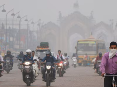 Lucknow: धूप के चलते तापमान में सुधार, कोहरा होगा कमजोर Lucknow: धूप के चलते तापमान में सुधार, कोहरा होगा कमजोर