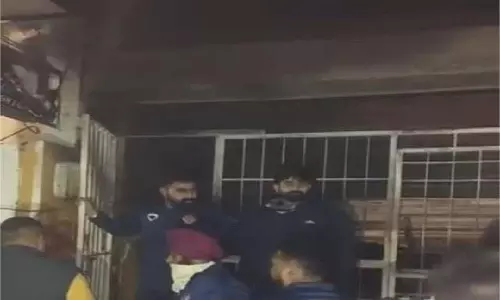 Jalandhar : तड़के सुबह इस इलाके में भीषण आग,हड़कंप Jalandhar : तड़के सुबह इस इलाके में भीषण आग,हड़कंप