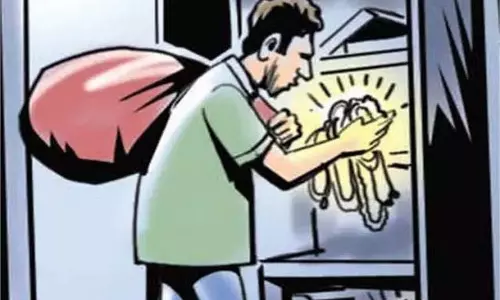 Jalandhar: बंद घर को बनाया निशाना, लाखों के गहने व नकदी गायब Jalandhar: बंद घर को बनाया निशाना, लाखों के गहने व नकदी गायब