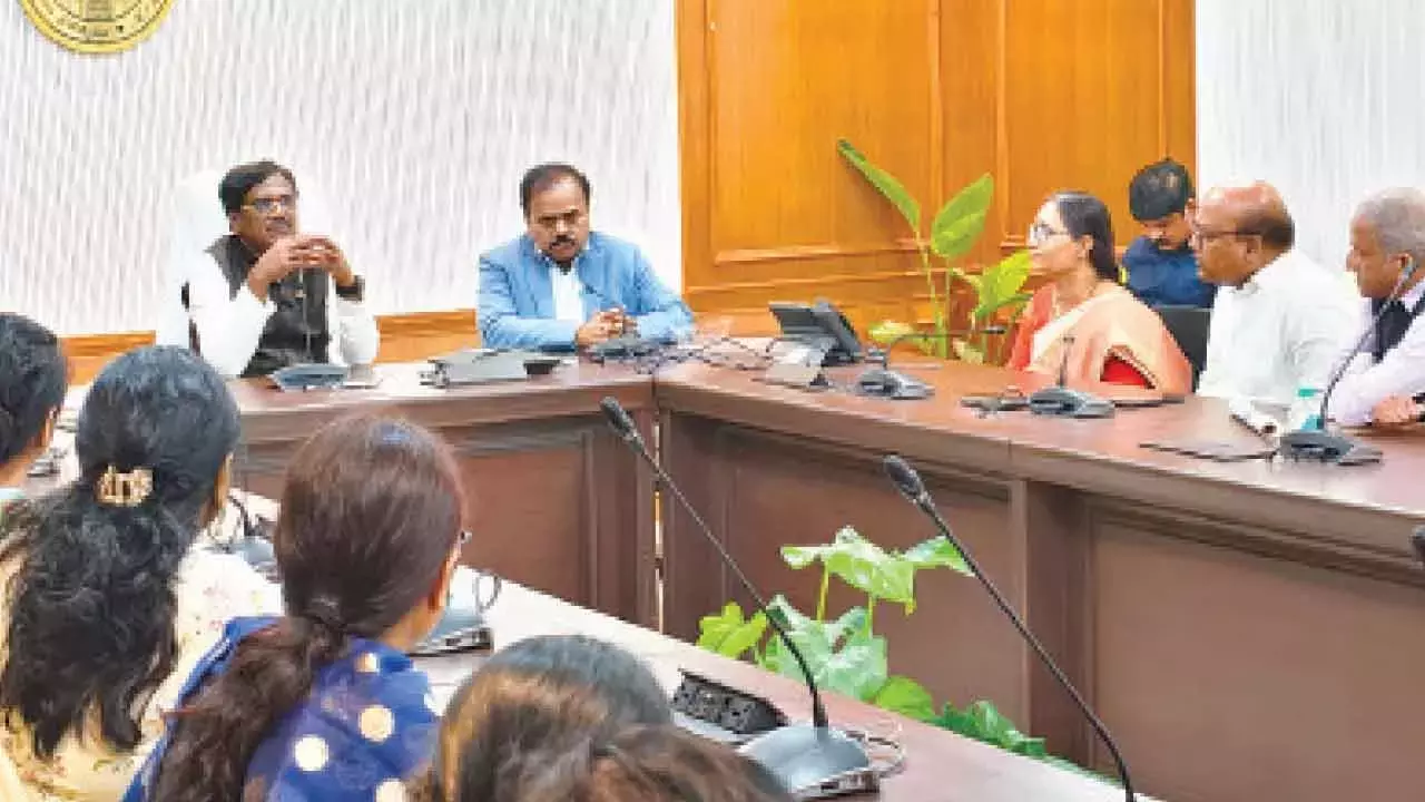 Telangana: विवेक ने लेबर और एम्प्लॉयमेंट डिपार्टमेंट के लिए नए साल का एजेंडा तय किया