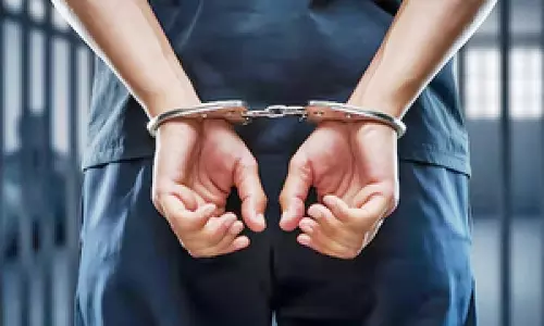 Palghar में मंदिर के पास देश विरोधी गाना बजाने के आरोप में व्यक्ति गिरफ्तार Palghar में मंदिर के पास देश विरोधी गाना बजाने के आरोप में व्यक्ति गिरफ्तार