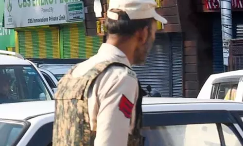 स्थानीय मैच के दौरान हेलमेट पर फिलिस्तीन का झंडा दिखाने वाले क्रिकेटर से पुलिस की पूछताछ...