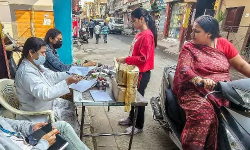 Indore में डायरिया से चार लोगों की मौत, 1400 से ज़्यादा बीमार: लैब ने कन्फर्म किया कि इसकी वजह गंदा पानी है Indore में डायरिया से चार लोगों की मौत, 1400 से ज़्यादा बीमार: लैब ने कन्फर्म किया कि इसकी वजह गंदा पानी है